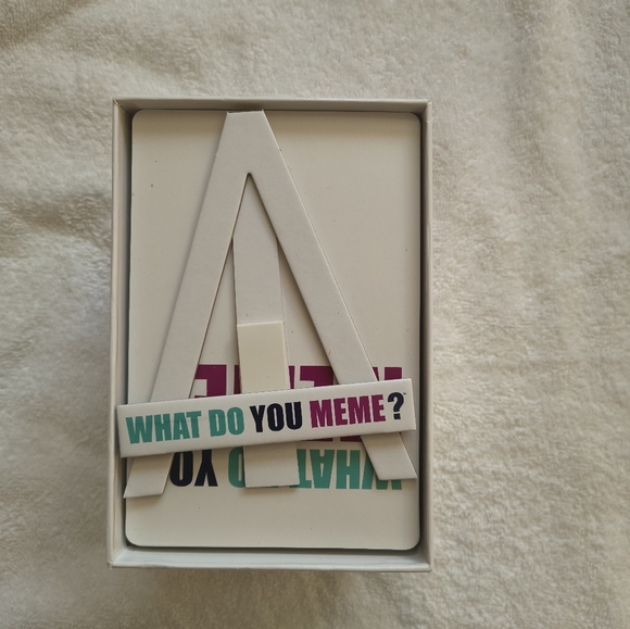 What Do You Meme? Adult Party Game - Picture 3 of 3